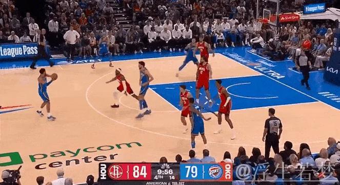 卡鲁索果断出手 底角三分缩小分差