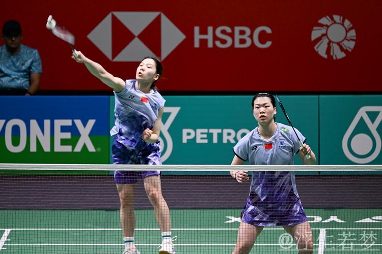 中国羽毛球公开赛女双八强对决:马来西亚迎战中国 中国羽毛球公开赛女双八强对决:马来西亚迎战中国